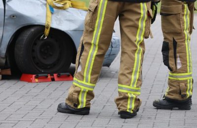 Kolizja w Powidzu: Strażacy i policja na miejscu zdarzenia