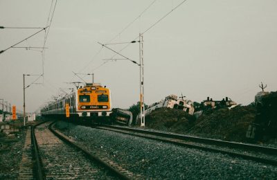 Tragiczny wypadek na torach pod Słupcą. Nie żyje potrącony przez pociąg człowiek