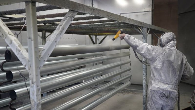 Malowanie proszkowe vs. tradycyjne lakierowanie: kluczowe różnice i zastosowania