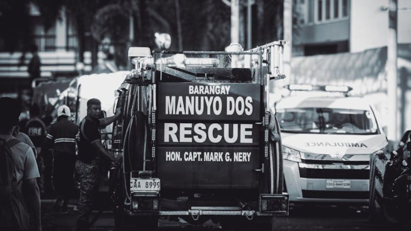 Interwencja służb w Drążnej. Kobieta zasłabła w zamkniętym mieszkaniu