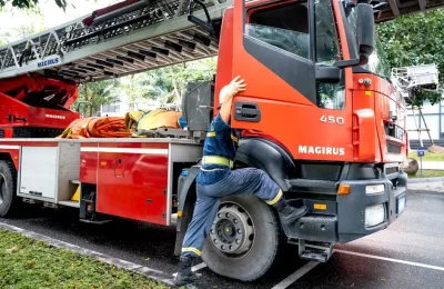 Pożar maszyny rolniczej w Dąbrowie. Służby ugasiły płonący ciągnik