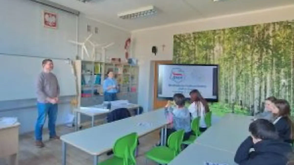 Uczniowie z Drążnej planują przyszłość z pomocą doradców zawodowych