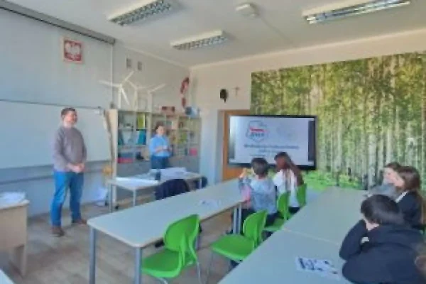 Uczniowie z Drążnej planują przyszłość z pomocą doradców zawodowych
