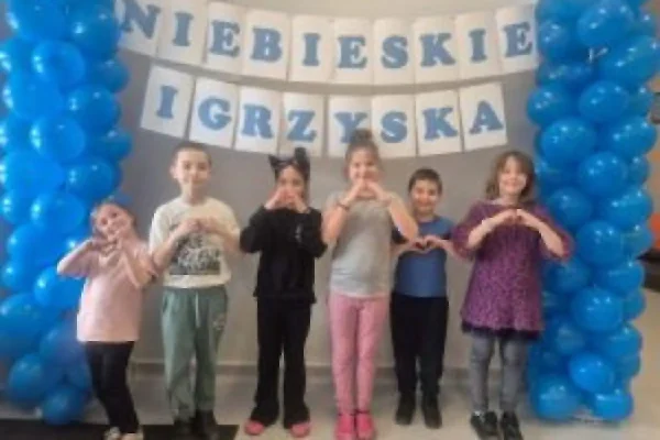 Szkoła w Drążnej promuje akceptację. Uczniowie wzięli udział w Niebieskich Igrzyskach