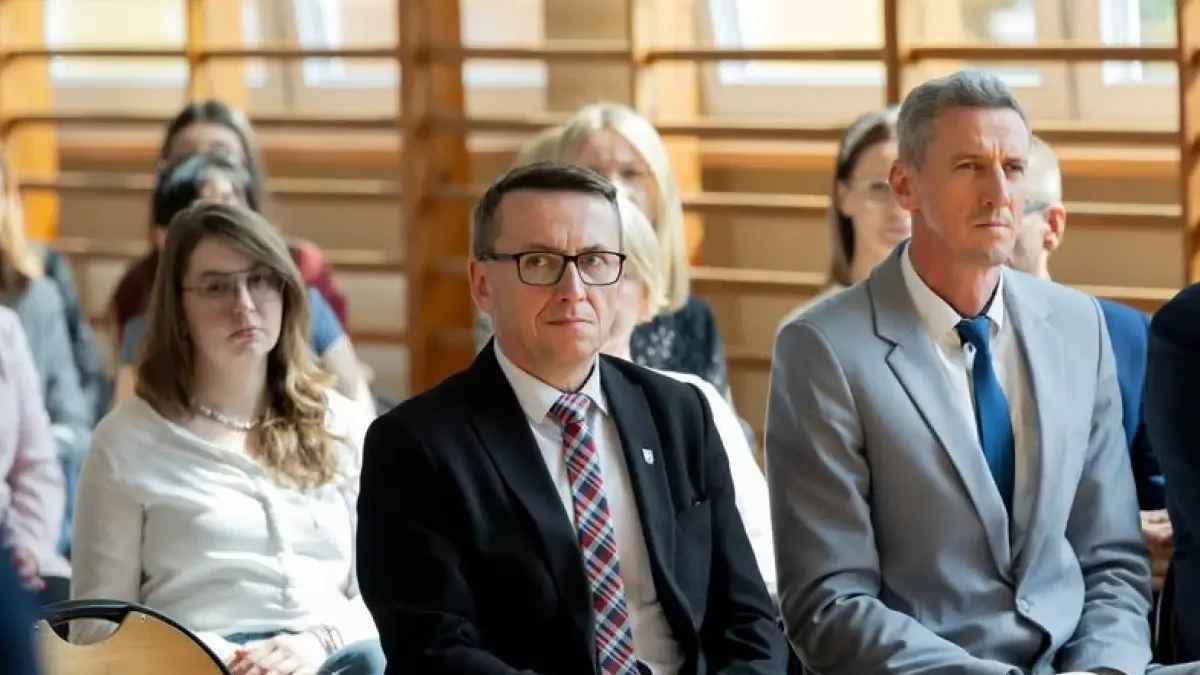 Słupeccy absolwenci technikum usłyszeli: „Świat potrzebuje ludzi, którzy potrafią zamienić wiedzę w działanie”