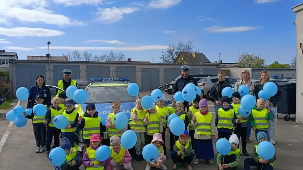 Przedszkolaki ze Strzałkowa i Kowalewa Opactwa z wizytą w słupeckiej komendzie policji