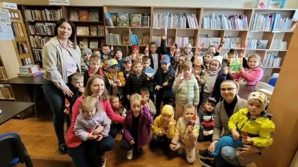 Przedszkolaki z Młodojewa odkrywały tajniki książek podczas wizyty w bibliotece