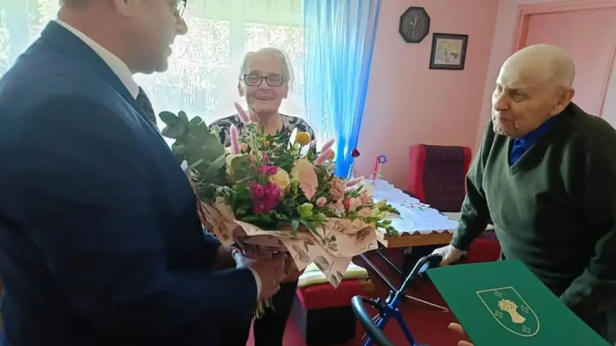 65 lat małżeństwa Państwa Orwatów. Wójt Gminy Słupca złożył życzenia diamentowym jubilatom