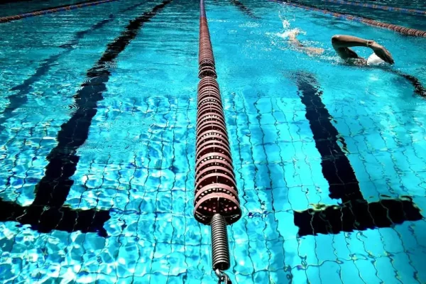 Wydłużone godziny otwarcia basenu w Słupcy podczas majówki 2026