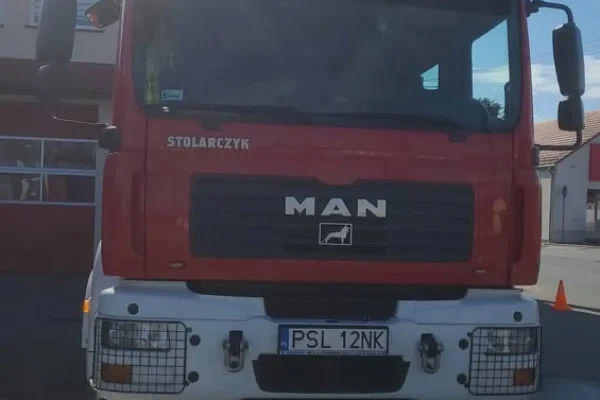 Pożar lasu w Ciążeniu. Strażacy walczyli z ogniem w nocy