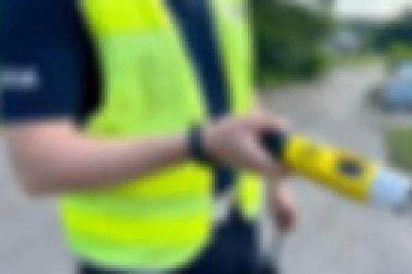 Ponad 40-latka i trzech mężczyzn na „podwójnym gazie” zatrzymanych przez policję w Słupcy i okolicy
