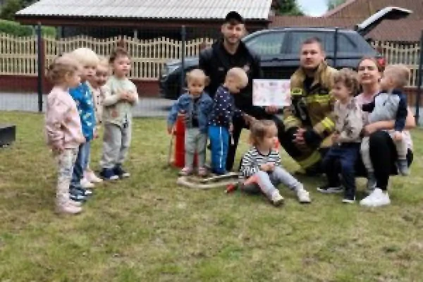 Dzień Strażaka w Klubie Malucha – spotkanie z bohaterami z OSP Wola Koszucka