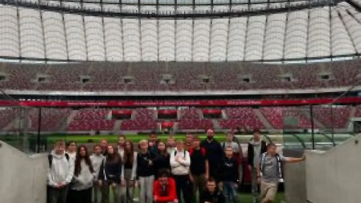 Uczniowie z Lądka odkrywają historię i sport w stolicy