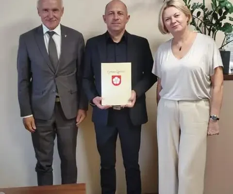 Podpisano umowę na termomodernizację budynku komunalnego w Oleśnicy